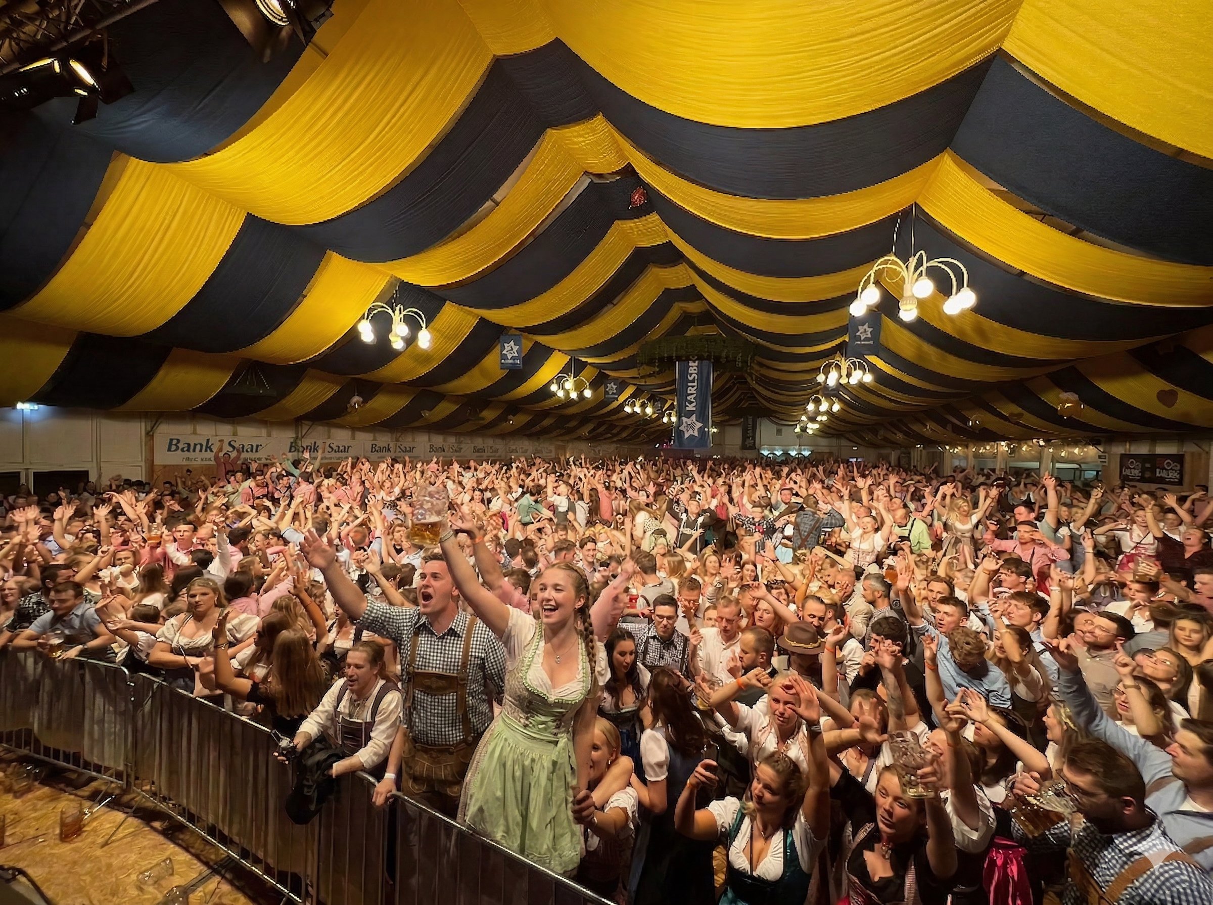 Partyband Krachleder live auf dem Oktoberfest in Homburg
